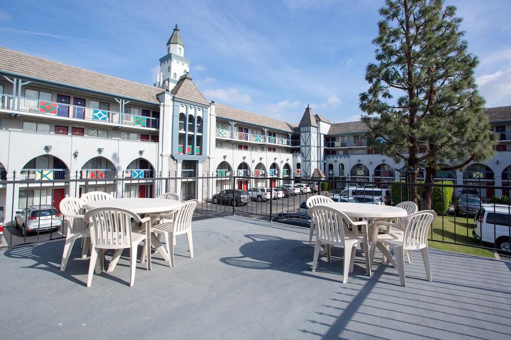 Castle Inn And Suites Anaheim Zewnętrze zdjęcie