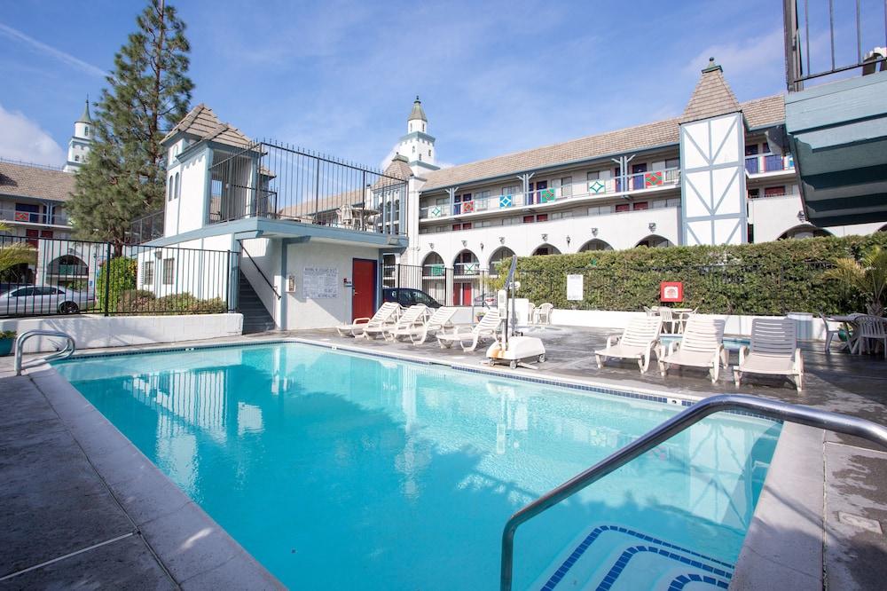 Castle Inn And Suites Anaheim Zewnętrze zdjęcie