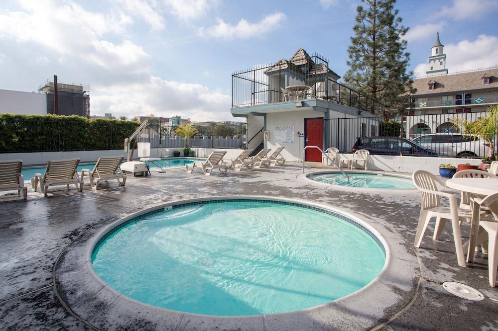 Castle Inn And Suites Anaheim Zewnętrze zdjęcie