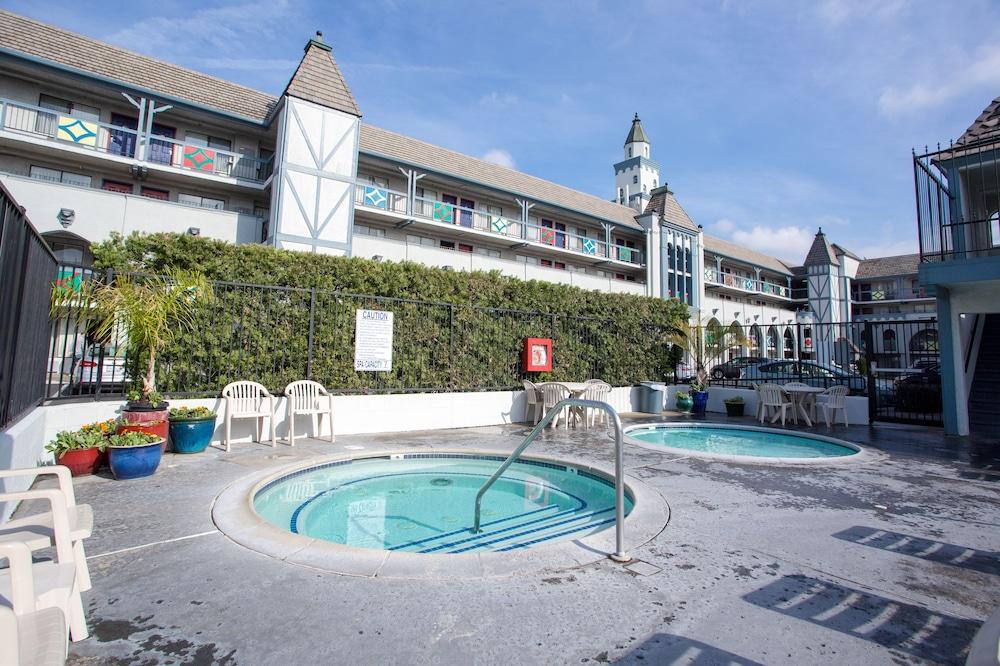 Castle Inn And Suites Anaheim Zewnętrze zdjęcie