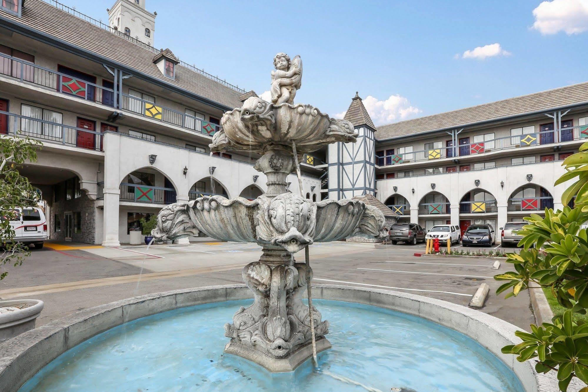 Castle Inn And Suites Anaheim Zewnętrze zdjęcie