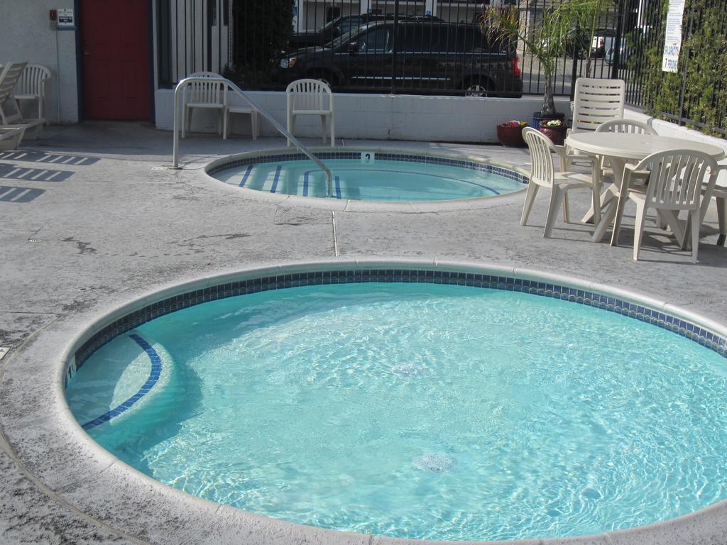 Castle Inn And Suites Anaheim Zewnętrze zdjęcie